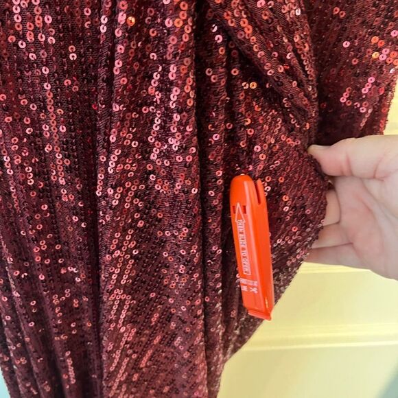 Ieena Mac Duggal Sequined Criss Cross Long Sleeve Maxi Gown in Red Sz 10 NWT - Picture 8 of 13